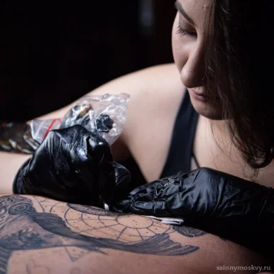 Студия пирсинга и татуировки Выпусти своего демона на Курортном проспекте фото 13
